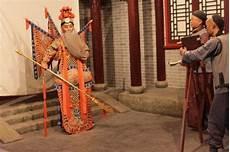 比中国晚十二个小时
